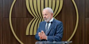 Governo Brasileiro Busca Isenção de Tarifa para Café em Reunião com Trump