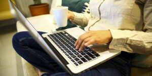 Home office perde força: proporção de trabalhadores remotos cai em 2024