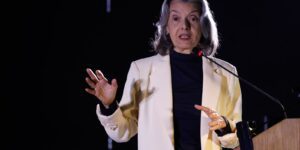 Carmén Lúcia Alerta sobre a Necessidade Contínua de Defender a Democracia