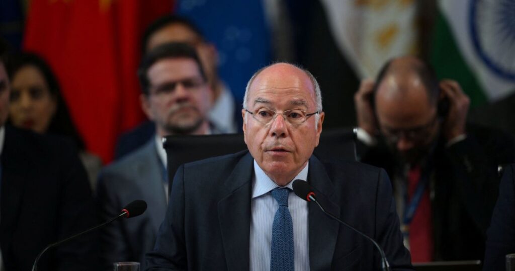 Após encontro com rubio, vieira apresenta proposta sobre tarifas aos eua 1 2025 04 29T182501Z 1 LYNXMPEL3S10F RTROPTP 4 BRICS BRAZIL e1745955519430