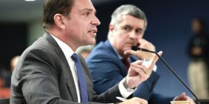 Psol pede prisão de Ramagem após flagra em miami