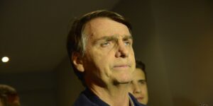 Jair Bolsonaro nega uso de celular durante visita de Nikolas Ferreira