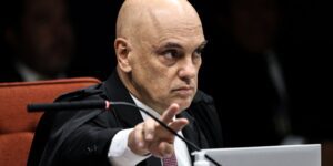 Moraes exige explicações de Bolsonaro sobre uso de celular por Nikolas