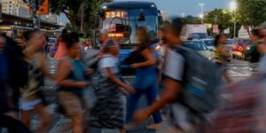 Salário masculino supera em 15,8% a remuneração feminina em 2023