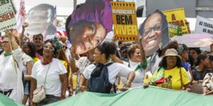 Mulheres Negras de todo o país Marcham em Brasília contra o racismo