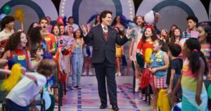 Chega aos cinemas “Silvio Santos vem aí” com leandro hassum