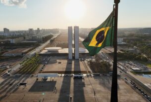 2025 12 04T192744Z 1 LYNXMPELB315Q RTROPTP 4 MACRO LDO APROVA