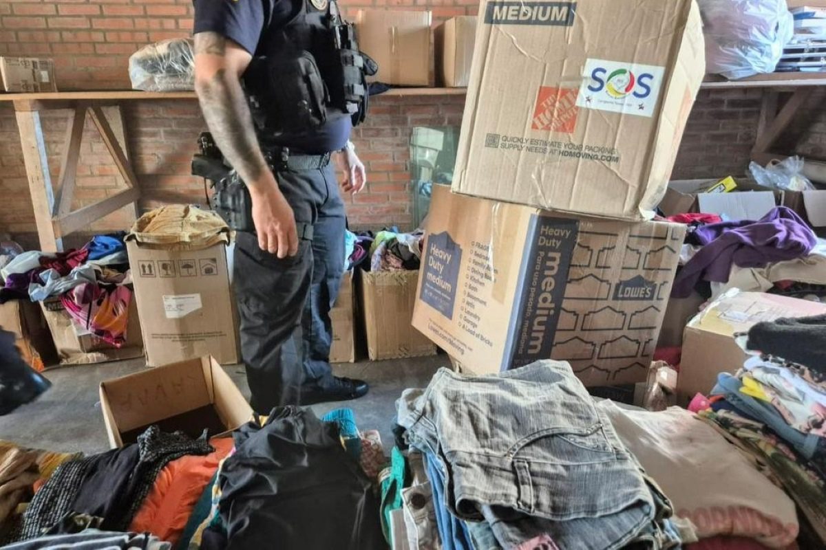 Doações dos EUA para vítimas da enchente no RS Desviadas para brechós 1 Doacoes dos EUA para vitimas da enchente no RS eram vendidas em brechos